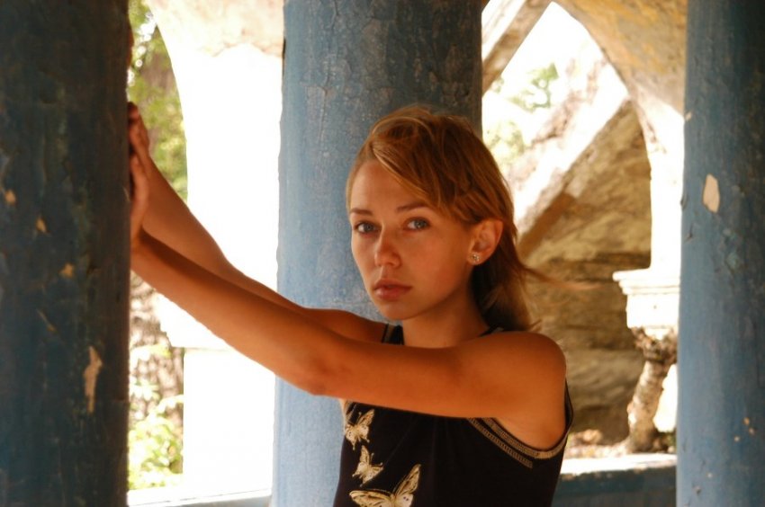 Фотки рыжей, стройной и кудрявой девушки ню.