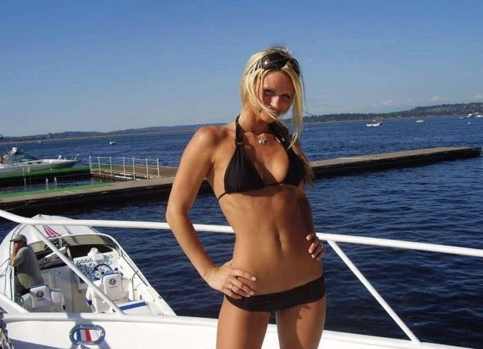 Фото русских девушек на пляже — соблазн в лучах солнца