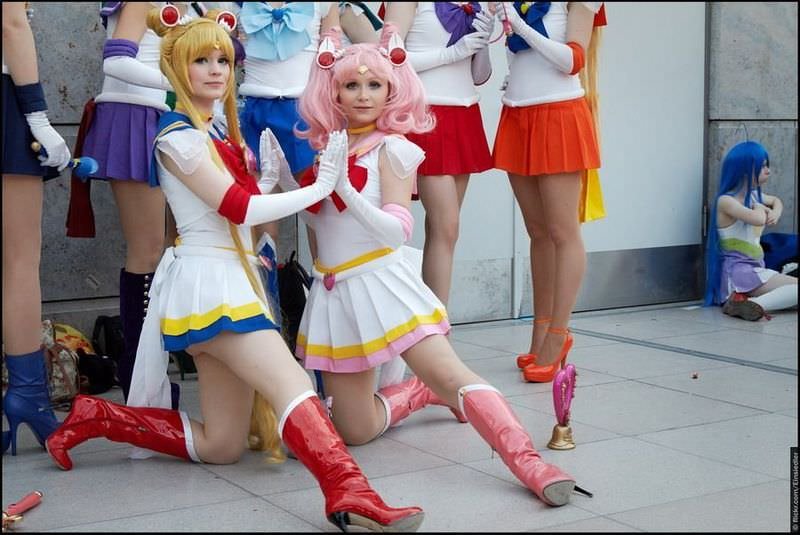 Очаровательные косплейщицы в откровенных нарядах
